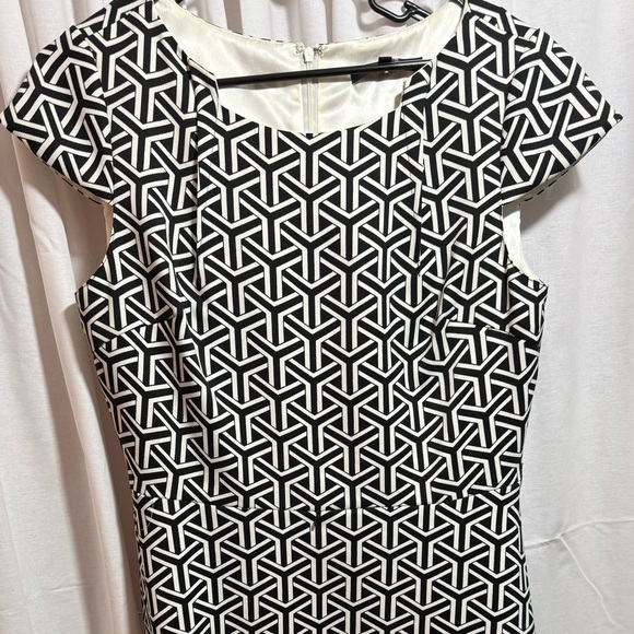 Alex Marie Dresses & Skirts - Alex Marie Geometric size 12 Black and White Dress